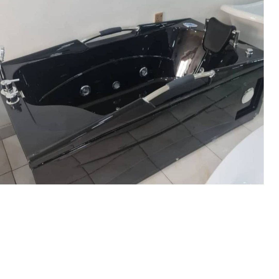 Singles Corner Whirlpool Jacuzzi Bathtub